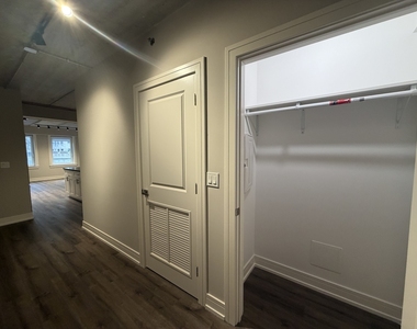 952 W Carmen Avenue - Photo Thumbnail 13