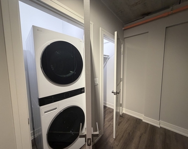 952 W Carmen Avenue - Photo Thumbnail 9