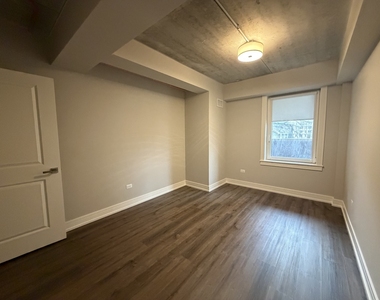 952 W Carmen Avenue - Photo Thumbnail 8