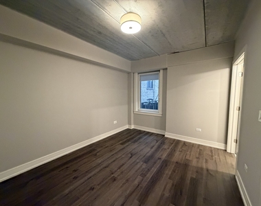 952 W Carmen Avenue - Photo Thumbnail 11