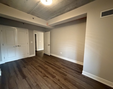 952 W Carmen Avenue - Photo Thumbnail 7
