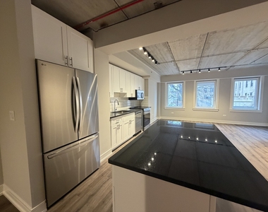 952 W Carmen Avenue - Photo Thumbnail 3