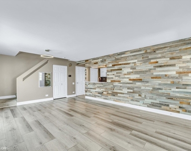 436 Yorktown Court - Photo Thumbnail 3