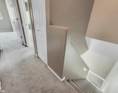 436 Yorktown Court - Photo Thumbnail 7