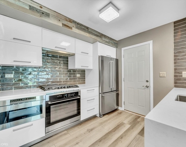 436 Yorktown Court - Photo Thumbnail 4
