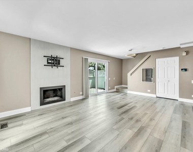 436 Yorktown Court - Photo Thumbnail 2