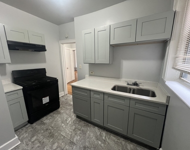 6802 S Clyde Avenue - Photo Thumbnail 4