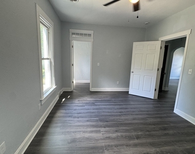 720 E 14th Street - Photo Thumbnail 2