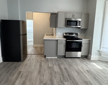 720 E 14th Street - Photo Thumbnail 3