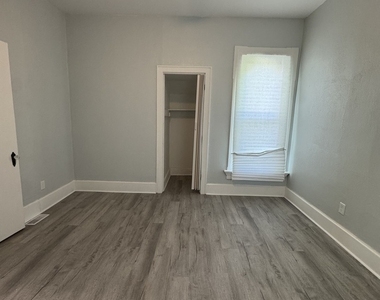 720 E 14th Street - Photo Thumbnail 5