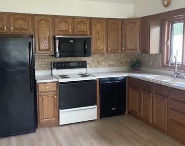 850 S Hillside Avenue - Photo Thumbnail 3