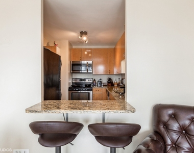111 E Chestnut Street - Photo Thumbnail 4