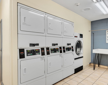 111 E Chestnut Street - Photo Thumbnail 11