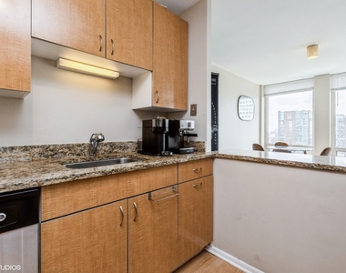 111 E Chestnut Street - Photo Thumbnail 6