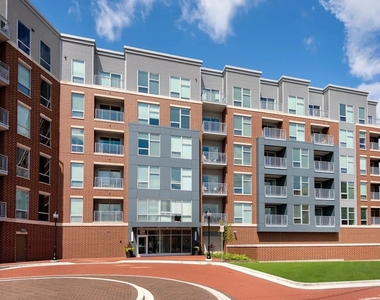 20 W Northwest Highway - Photo Thumbnail 1