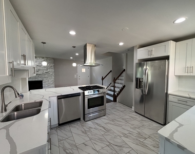 2036 Lake Avenue - Photo Thumbnail 4