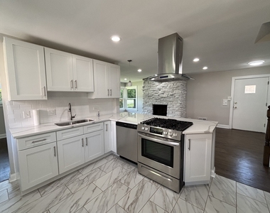 2036 Lake Avenue - Photo Thumbnail 3