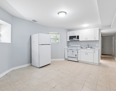 1404 S Hamlin Avenue - Photo Thumbnail 5