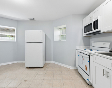 1404 S Hamlin Avenue - Photo Thumbnail 6