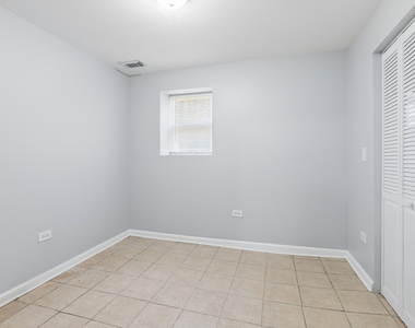 1404 S Hamlin Avenue - Photo Thumbnail 4