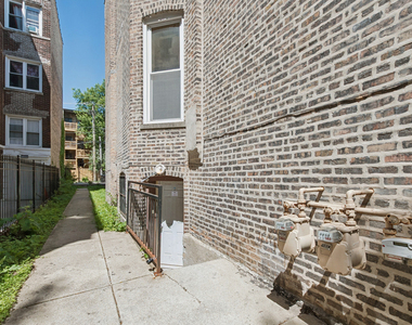 1404 S Hamlin Avenue - Photo Thumbnail 1