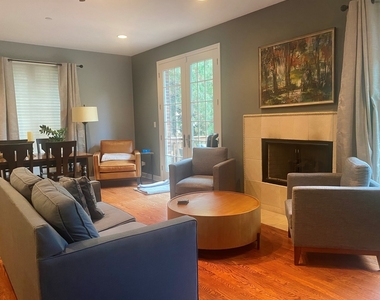 1501 Stonegate Manor - Photo Thumbnail 5