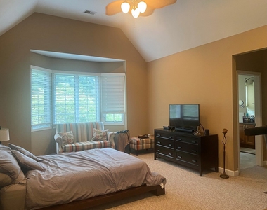 1501 Stonegate Manor - Photo Thumbnail 9