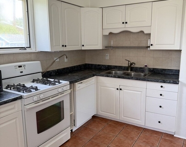 212 Valerie Court - Photo Thumbnail 9