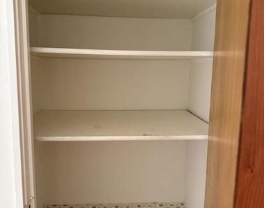 212 Valerie Court - Photo Thumbnail 23