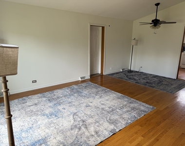 212 Valerie Court - Photo Thumbnail 4