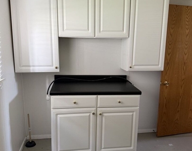 212 Valerie Court - Photo Thumbnail 16