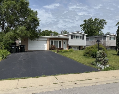 212 Valerie Court - Photo Thumbnail 1
