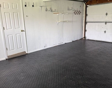 212 Valerie Court - Photo Thumbnail 27