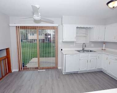 6024 Aspen Lane - Photo Thumbnail 8