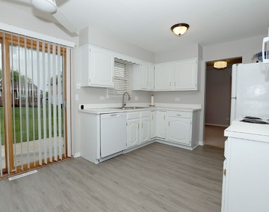 6024 Aspen Lane - Photo Thumbnail 10