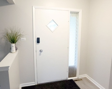 6024 Aspen Lane - Photo Thumbnail 2