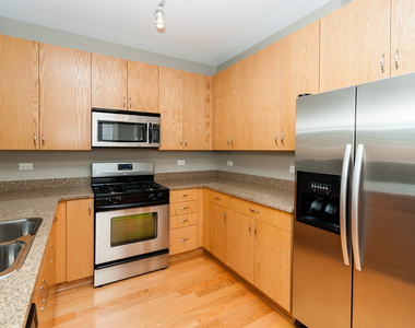 451 W Huron Street - Photo Thumbnail 2