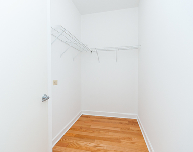 451 W Huron Street - Photo Thumbnail 17