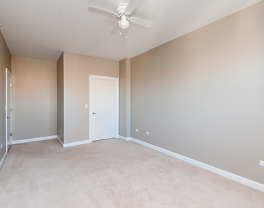 451 W Huron Street - Photo Thumbnail 14