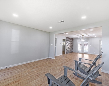 8518 Cedel Dr - Photo Thumbnail 8