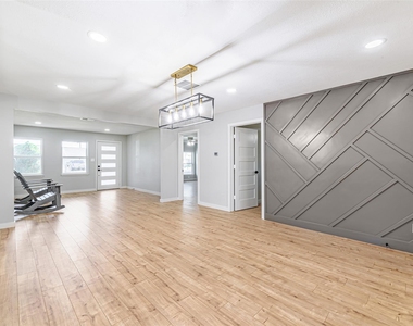 8518 Cedel Dr - Photo Thumbnail 6