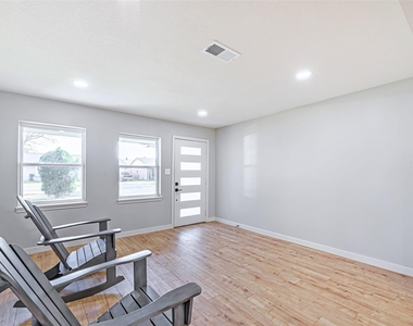 8518 Cedel Dr - Photo Thumbnail 3