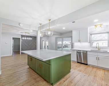 8518 Cedel Dr - Photo Thumbnail 12