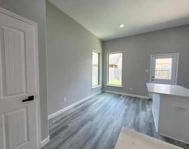 9413 Savannah Holly Drive - Photo Thumbnail 2
