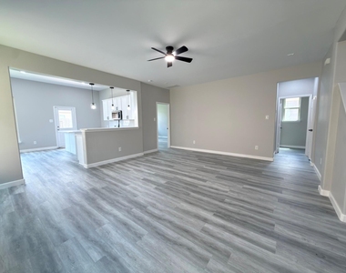 9413 Savannah Holly Drive - Photo Thumbnail 4