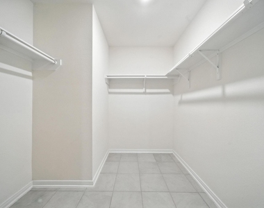 539 Broken Boulder Street - Photo Thumbnail 6