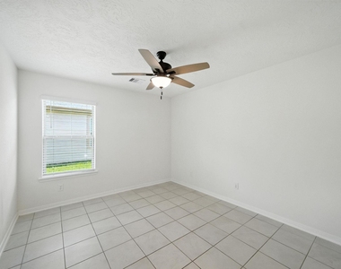 539 Broken Boulder Street - Photo Thumbnail 4