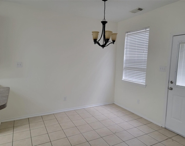 424 Folk Crest Lane - Photo Thumbnail 5