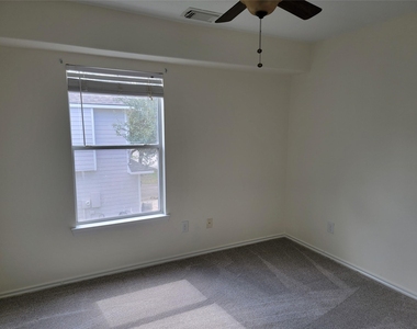 424 Folk Crest Lane - Photo Thumbnail 13