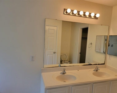 424 Folk Crest Lane - Photo Thumbnail 19